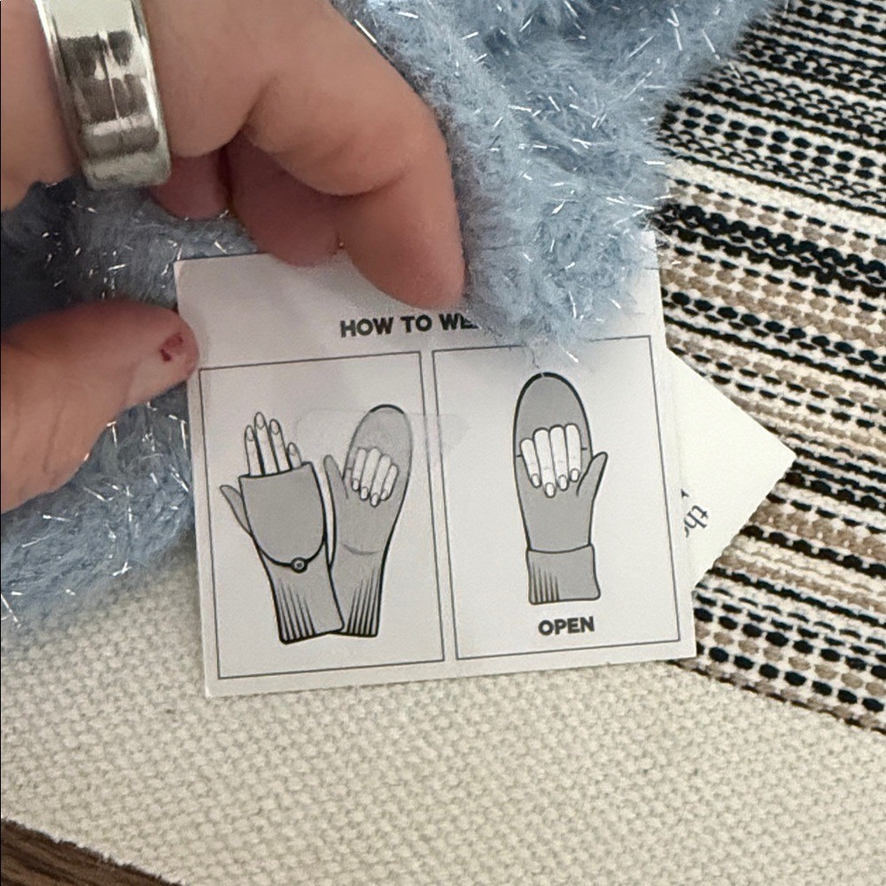 C.C Metallic Eyelash Solid Mitten Winter Glove Mittens Blue NWT - Picture 6 of 7